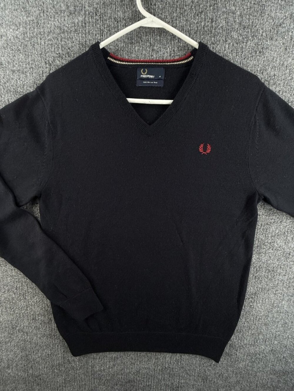 Fred Perry Pullover Mens V-Neck Logo Navy Sweater All Wool Medium Preppy Solid